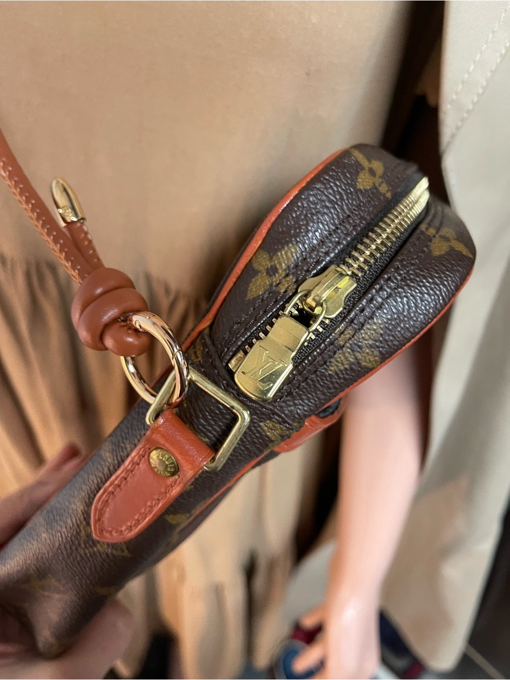 Authentic Louis Vuitton monogram vintage crossbody bag - Picture 10 of 15